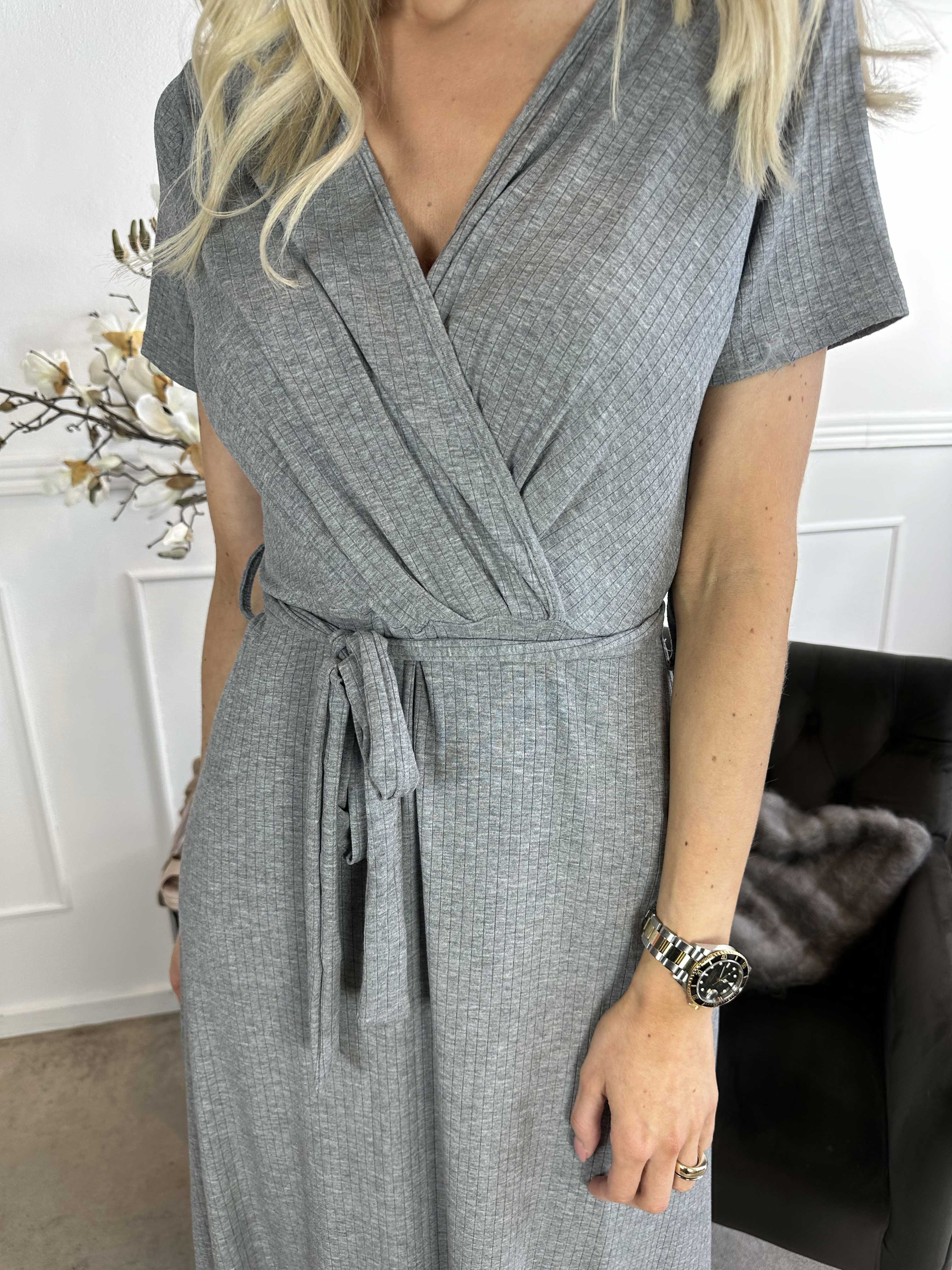 Elene - Lang kjole med bindebånd i taljen